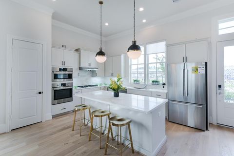 Photo of 1005 Golden Nectar Ln, Houston, TX 77008 (MLS # 31161076)