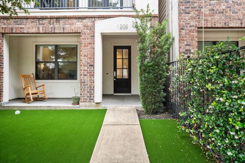 Photo of 1208 W Dallas Street, Houston, TX 77019 (MLS # 32284220)