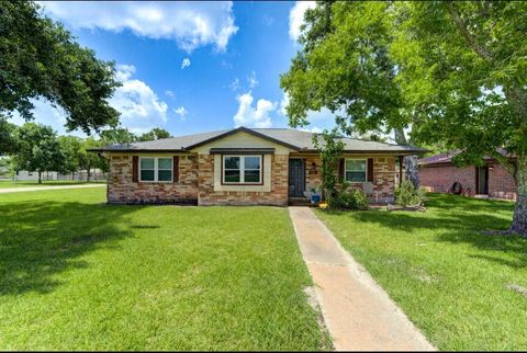 Photo of 1226 Avenue H, Danbury, TX 77534 (MLS # 29306898)