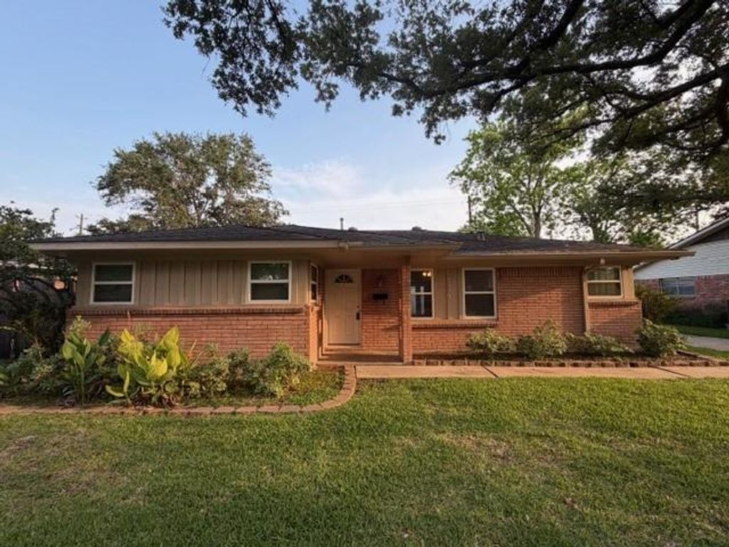 Photo of 5339 Carew Street, Houston, TX 77096 (MLS # 4478528)