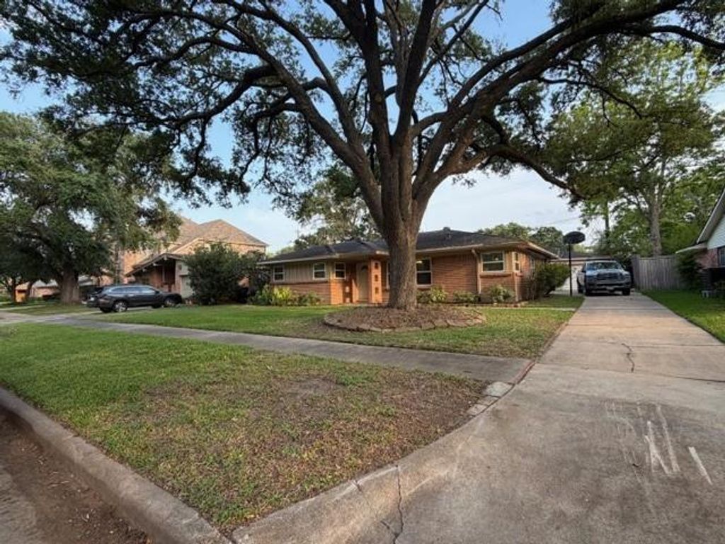 Photo of 5339 Carew Street, Houston, TX 77096 (MLS # 4478528)