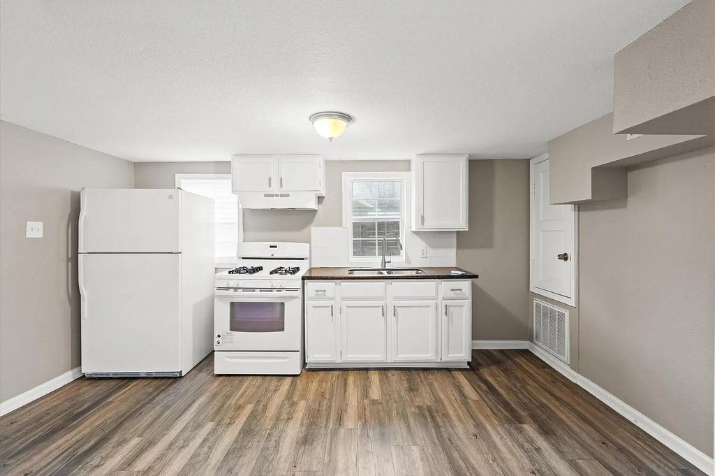 Photo of 5244 Leeland Street #B, Houston, TX 77023 (MLS # 71137268)