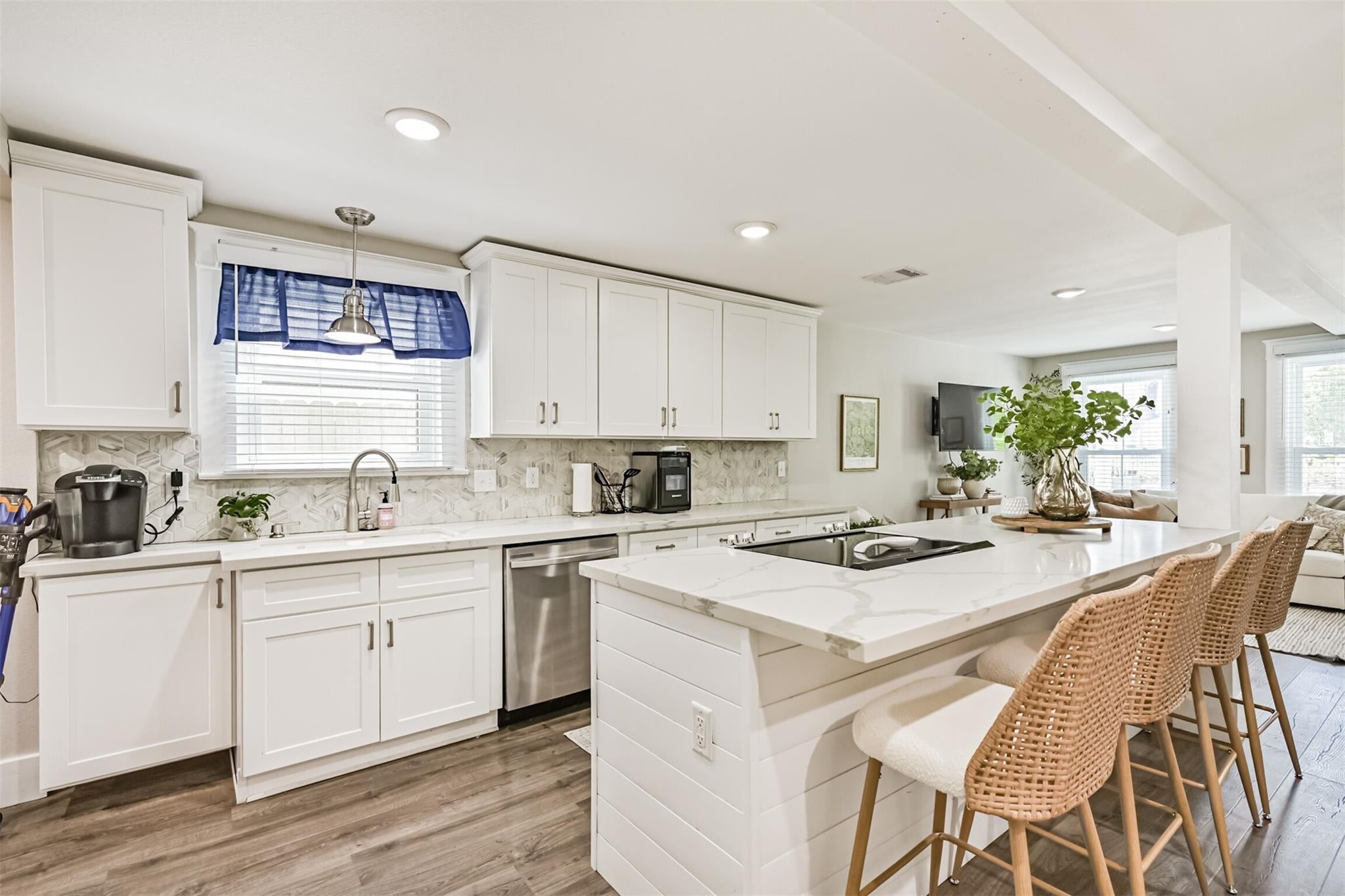 3010 Bernardo De Galvez Avenue
