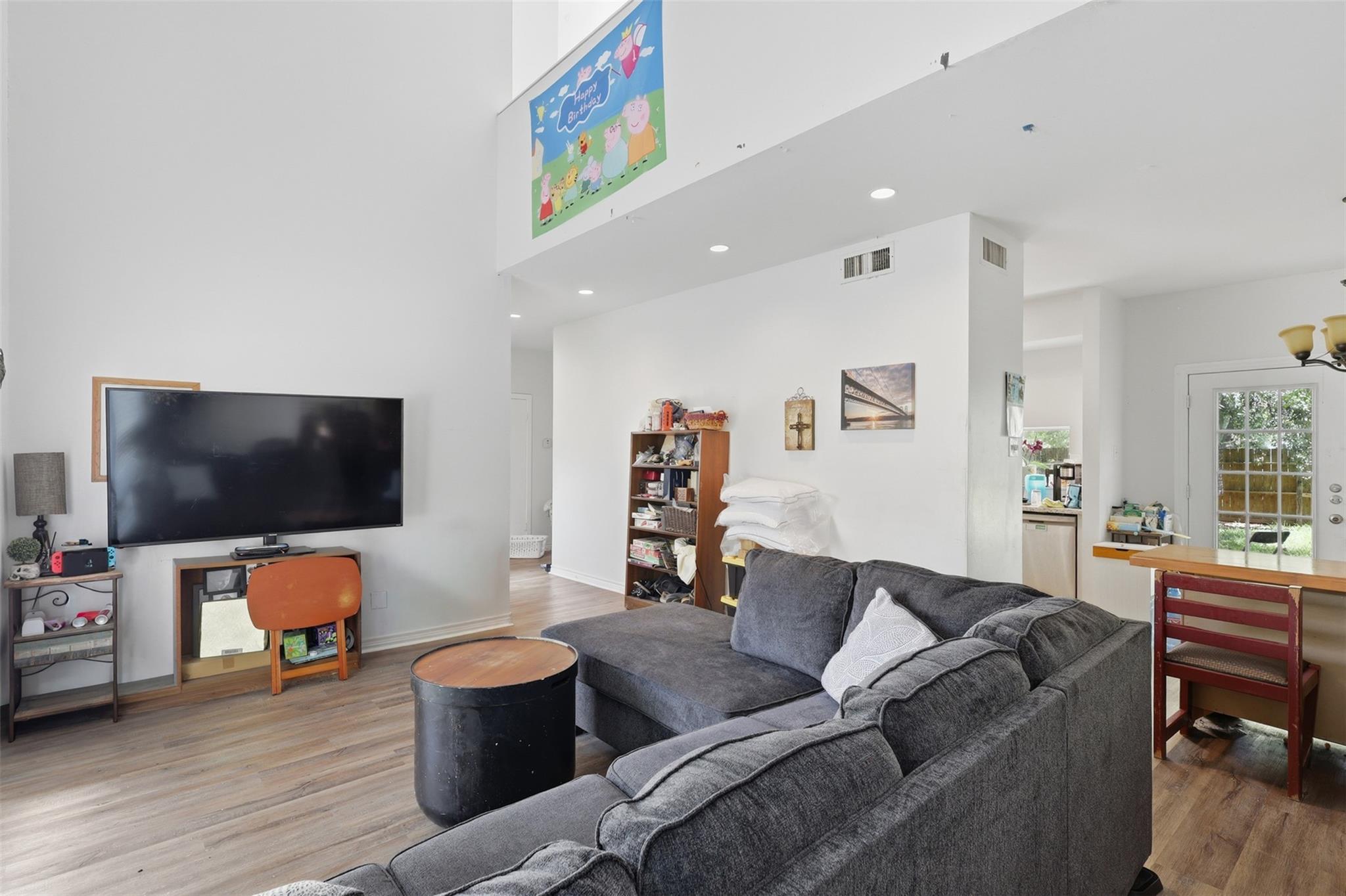 1621 & 1623 W Adoue Street