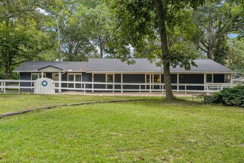 Photo of 15191 Mcrae Lake Lk, Conroe, TX 77303 (MLS # 85228986)