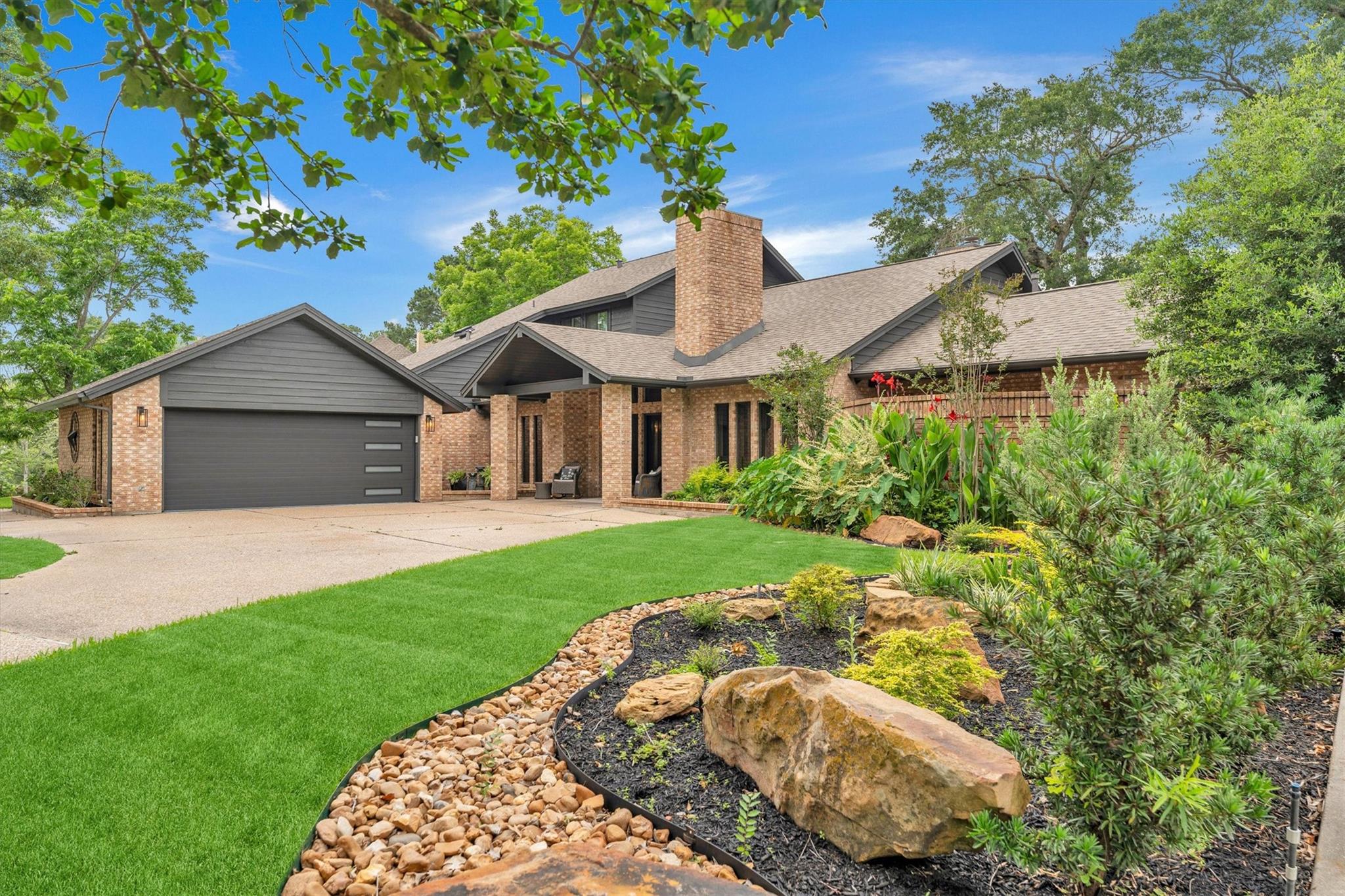 1118 April Waters Drive N