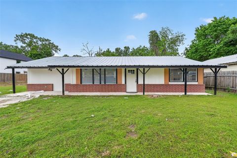 Photo of 8221 Bigwood Street, Houston, TX 77078 (MLS # 97618749)