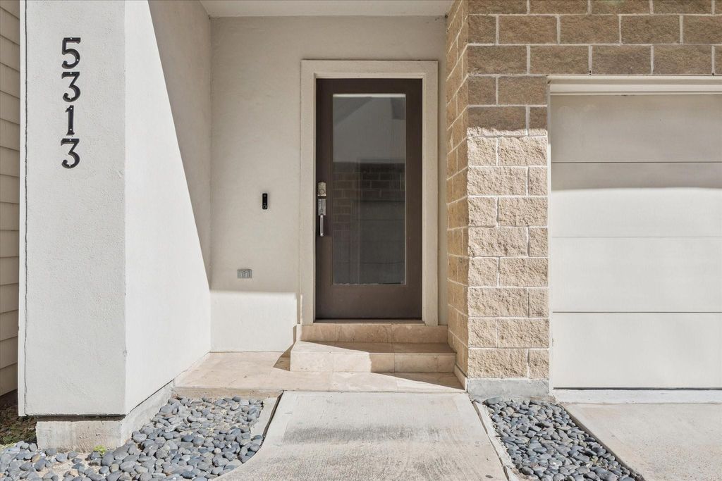 Photo of 5313 Lillian Street, Houston, TX 77007 (MLS # 47666425)