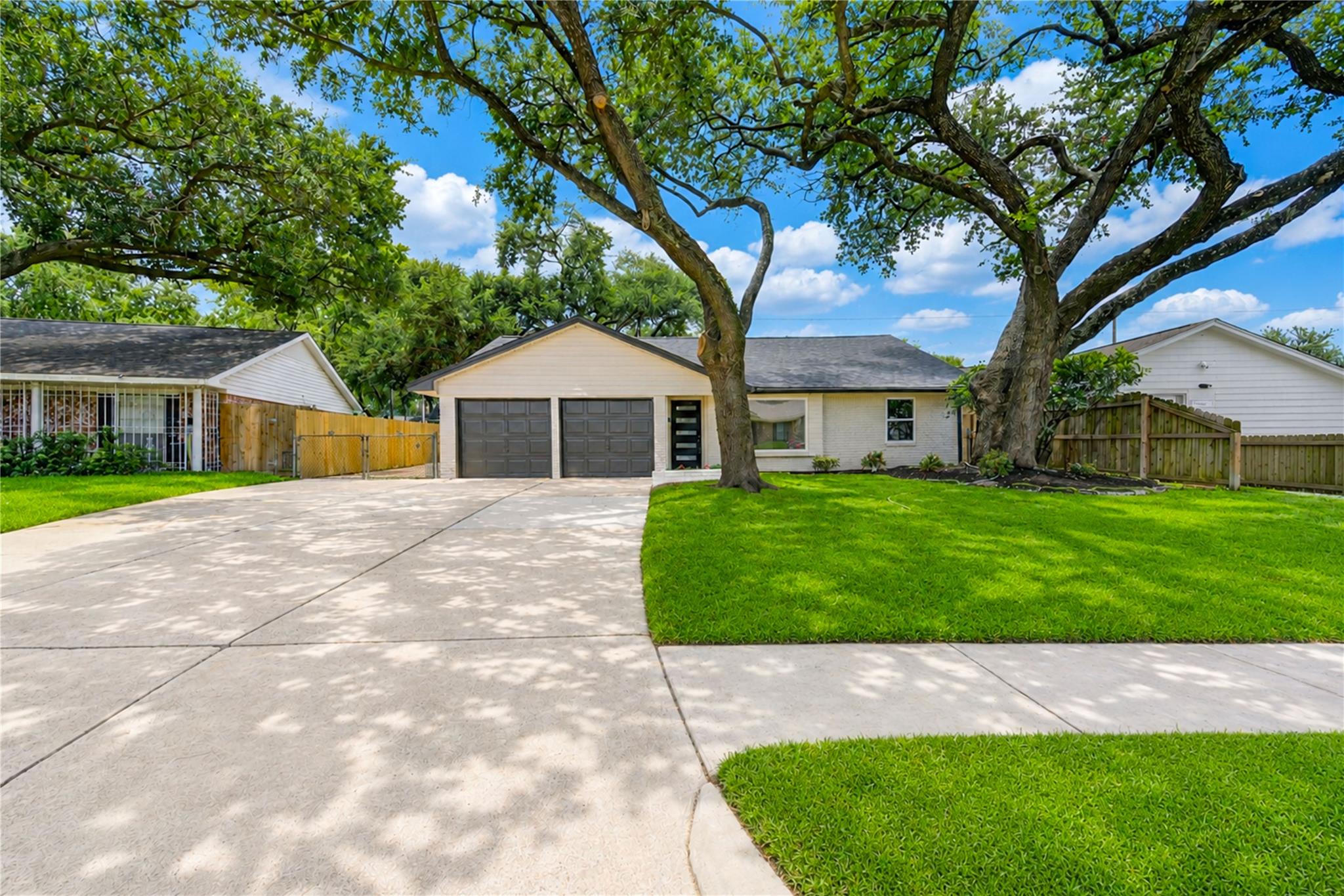 5914 Hewitt Drive