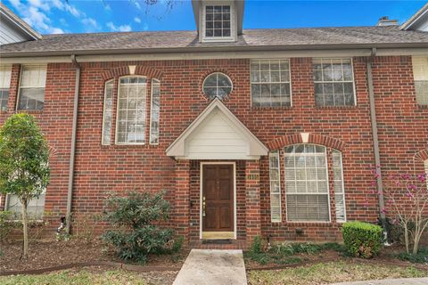 Photo of 1405 El Camino Village Drive, Webster, TX 77058 (MLS # 37782752)