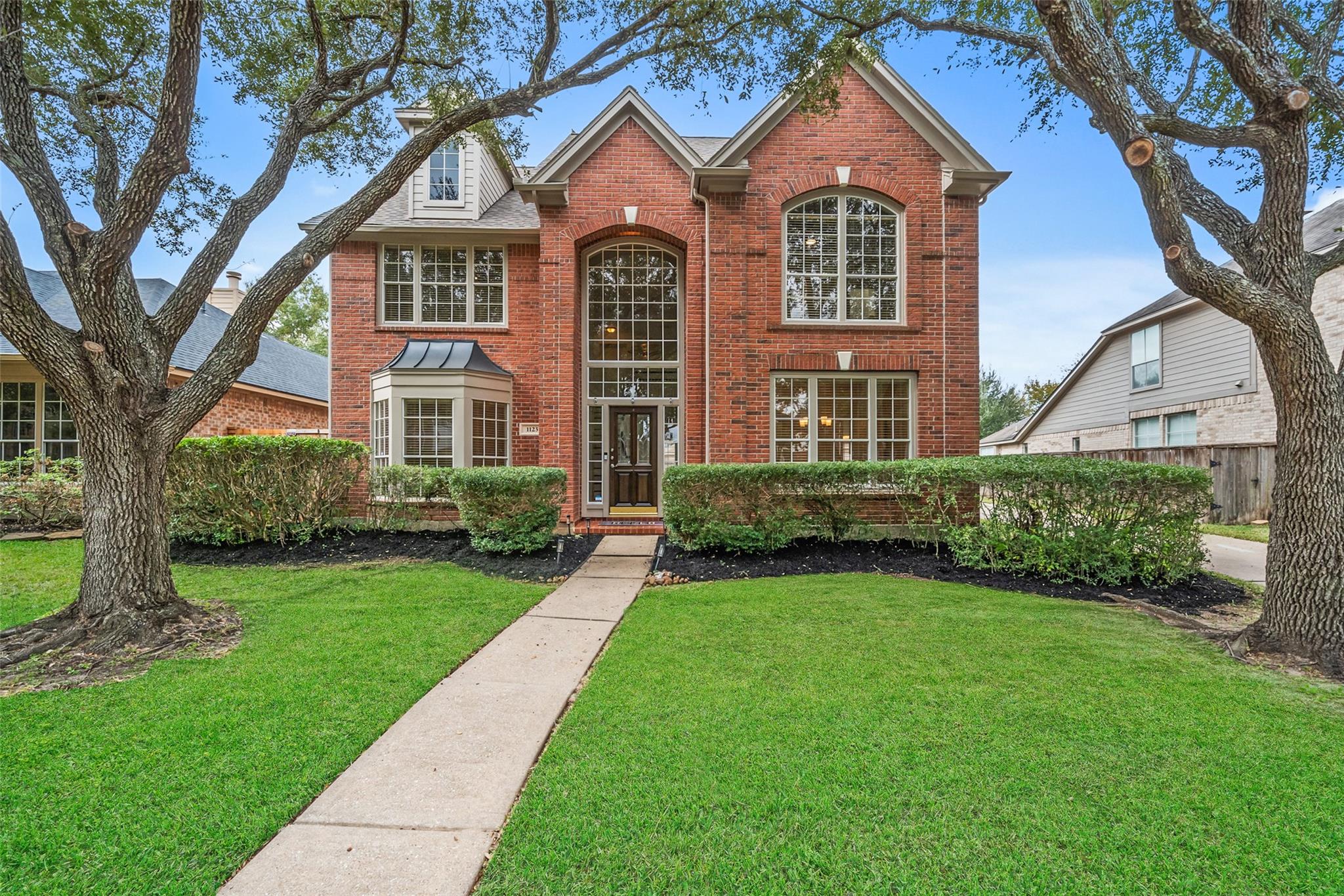 1123 Summer Brook