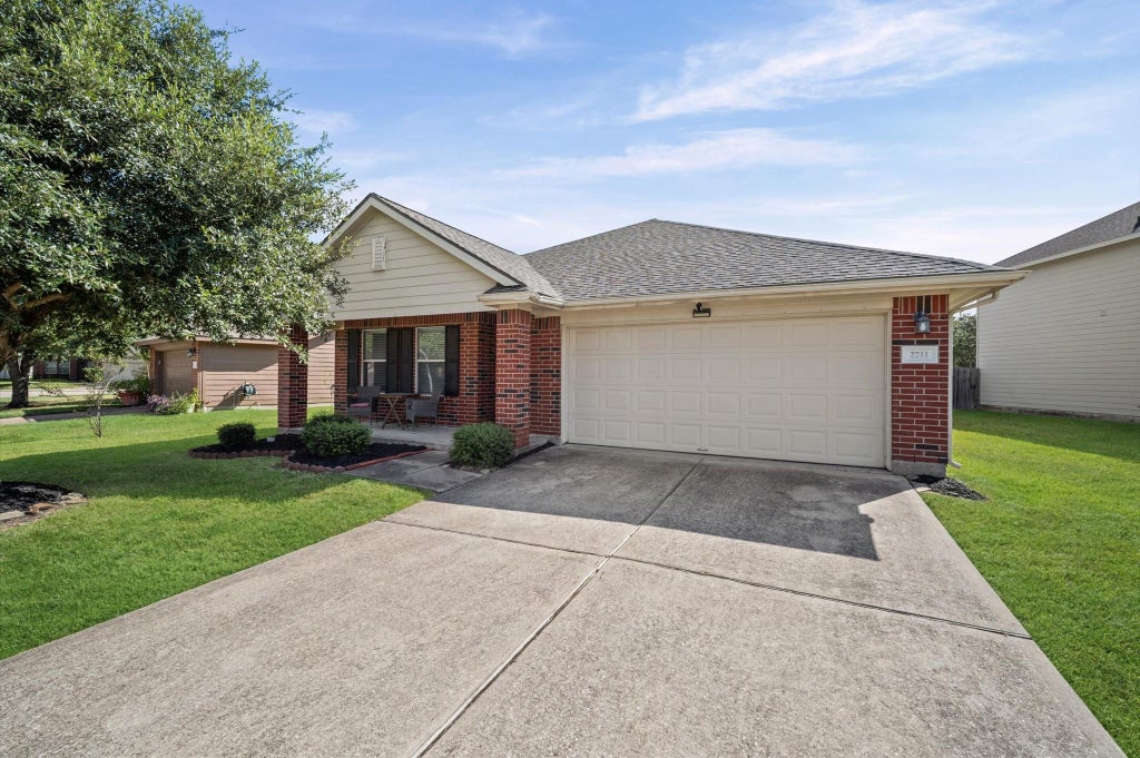 Photo of 2711 Copeland Mill Lane, Houston, TX 77047 (MLS # 49547994)