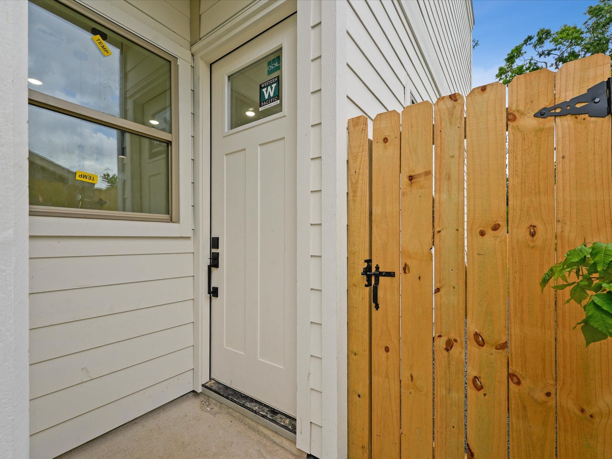 7416 - 7418 Maxroy Street