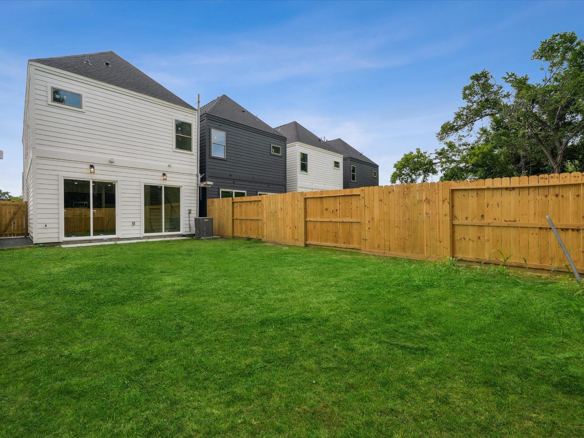 7416 - 7418 Maxroy Street