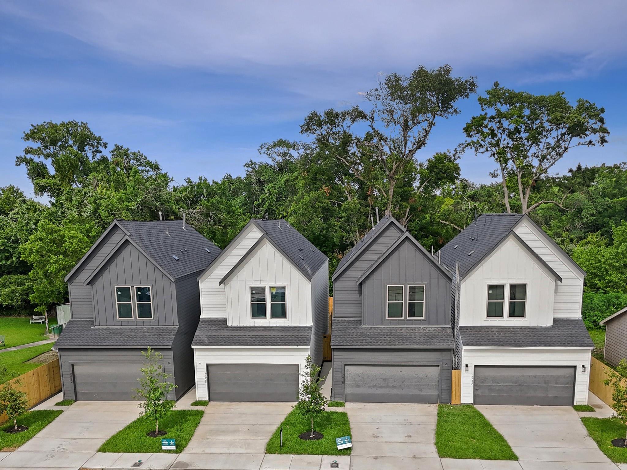 7416 - 7418 Maxroy Street