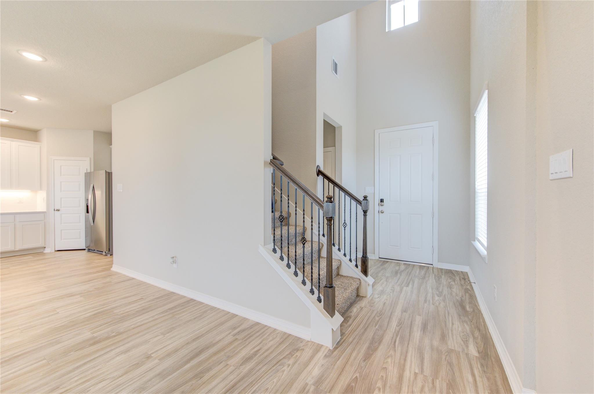 812 Laguna Green Lane