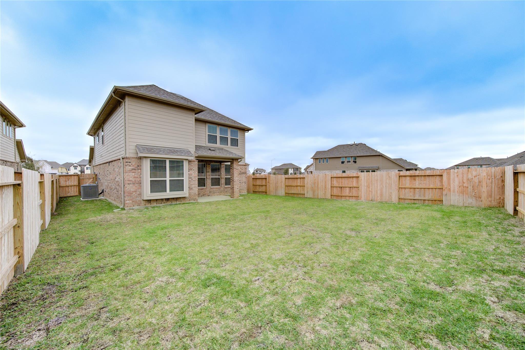 812 Laguna Green Lane