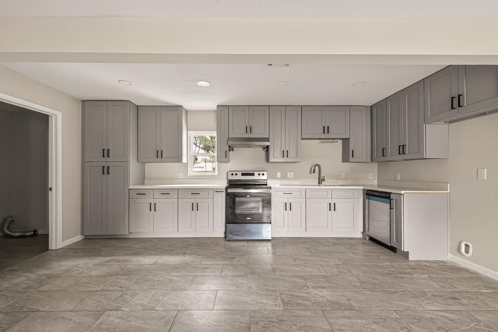 Photo of 1618 Palmwood Drive, Pasadena, TX 77502 (MLS # 53437081)