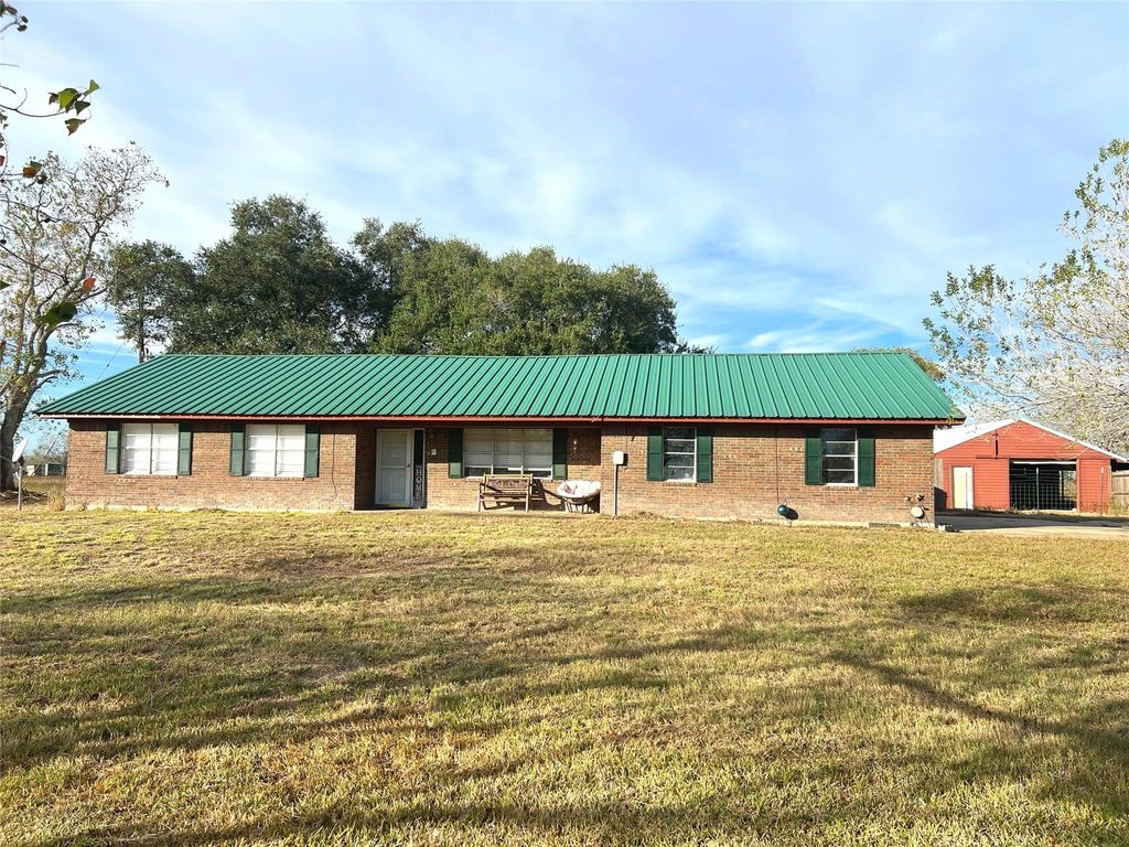 Photo of 204 Meadowview Drive, El Campo, TX 77437 (MLS # 14649449)