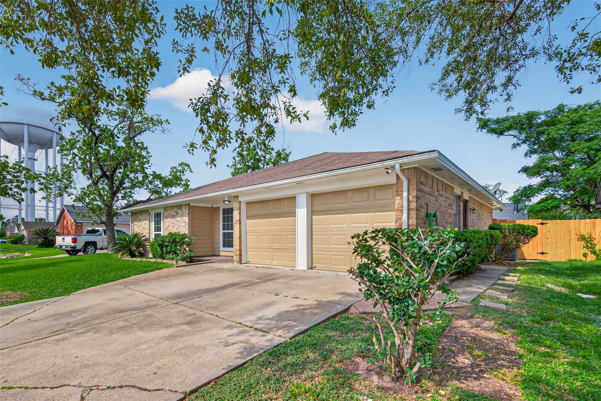 1327 Padstow Lane