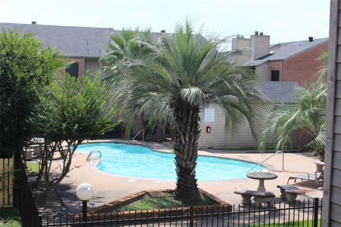 Photo of 16111 Aspenglenn Drive #609, Houston, TX 77084 (MLS # 10931529)