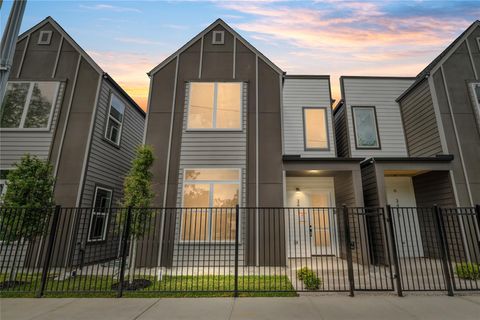 Photo of 3407 Stonewall Street, Houston, TX 77020 (MLS # 97154610)