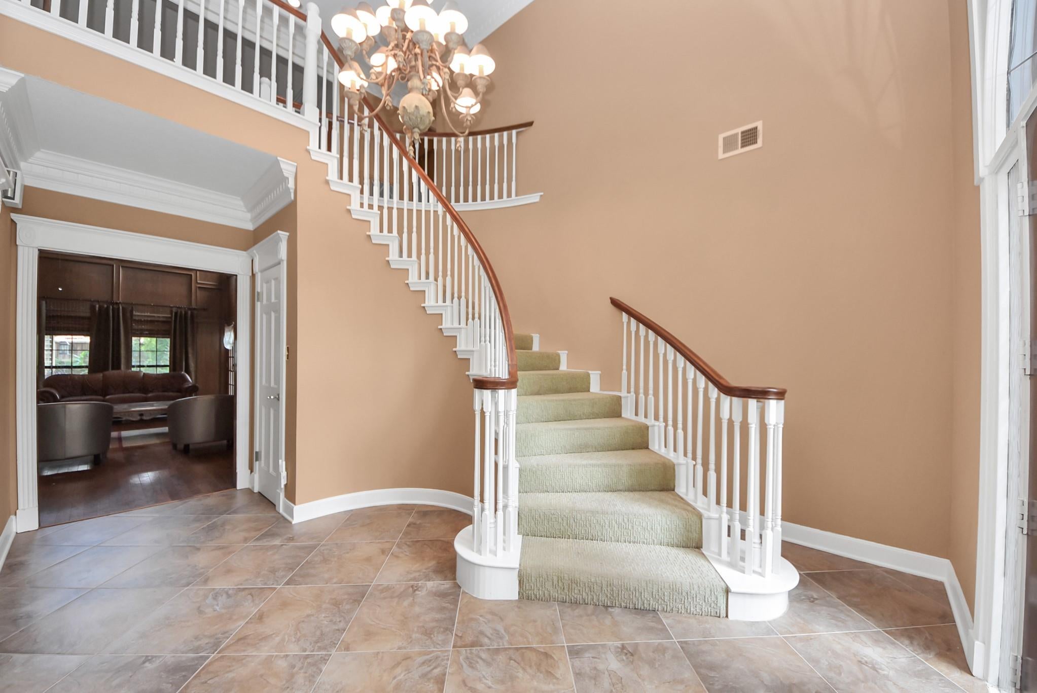 5214 Norborne Lane