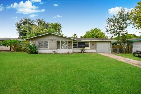 Photo of 515 24th Avenue N, Texas City, TX 77590 (MLS # 73185006)