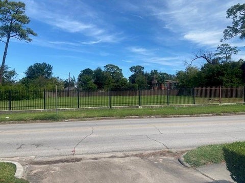 Vacant Land For Sale - 3221 N Macgregor Way<br/> Houston, TX 77004