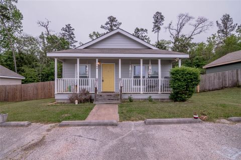 Photo of 160 Varsity Drive, Huntsville, TX 77340 (MLS # 89662581)