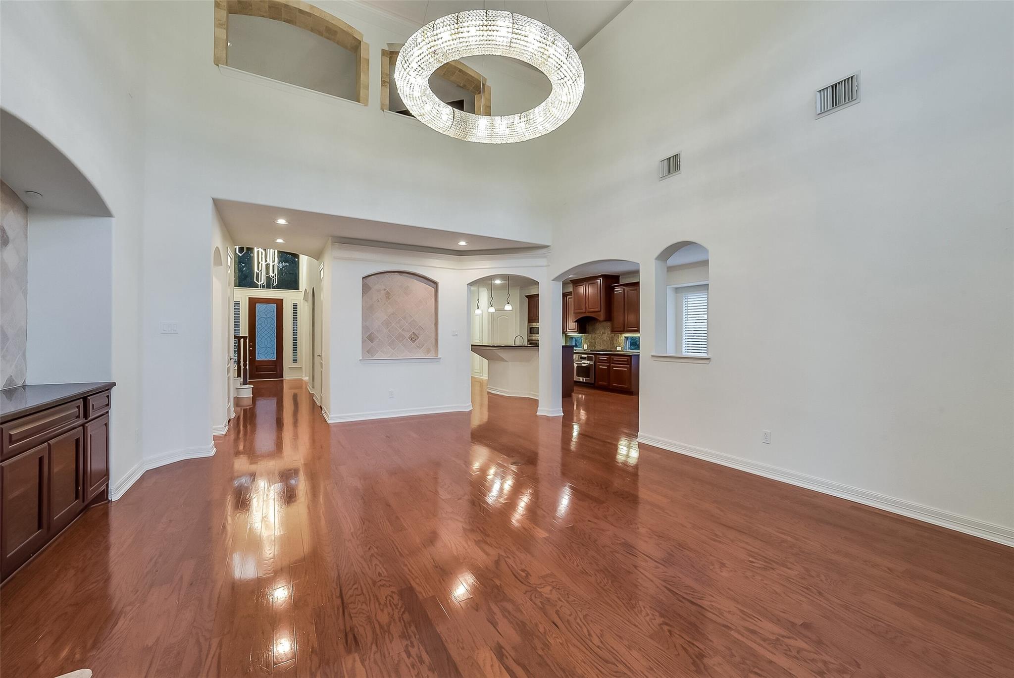 5911 Rose Bush Trail