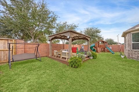 Tiny photo for 2960 Gibbons Hill Lane, League City, TX 77573 (MLS # 13139897)