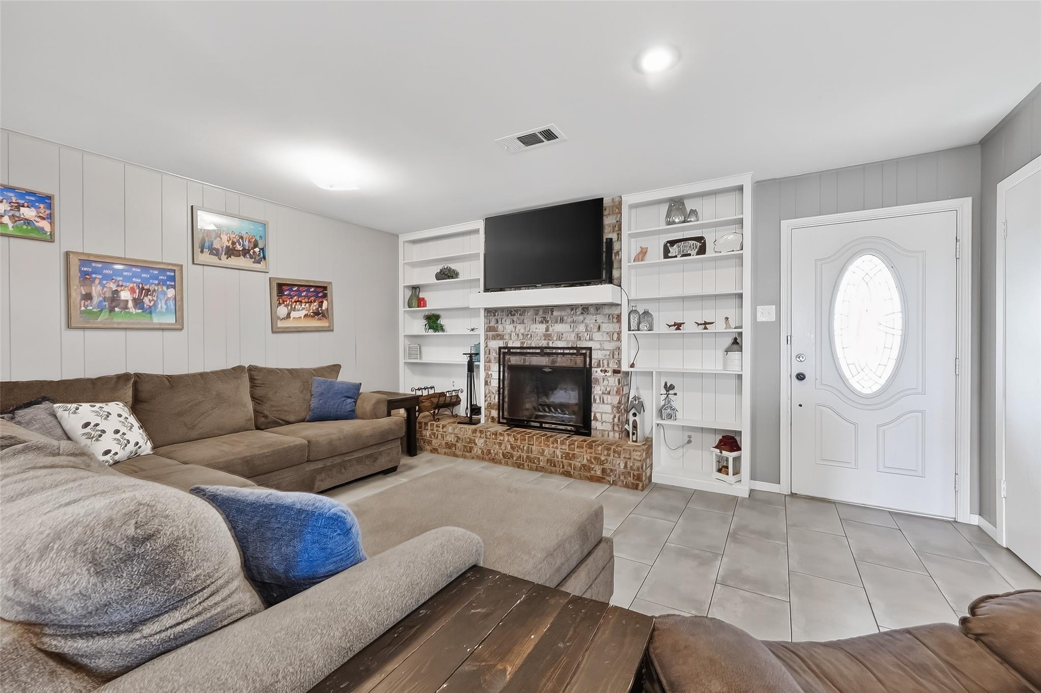 2555 Straznicky Road