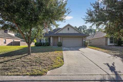 Photo of 1423 Apple Orchard Trl Trl, Conroe, TX 77301 (MLS # 3790188)