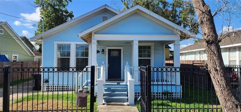 Photo of 6722 Avenue F, Houston, TX 77011 (MLS # 60094447)