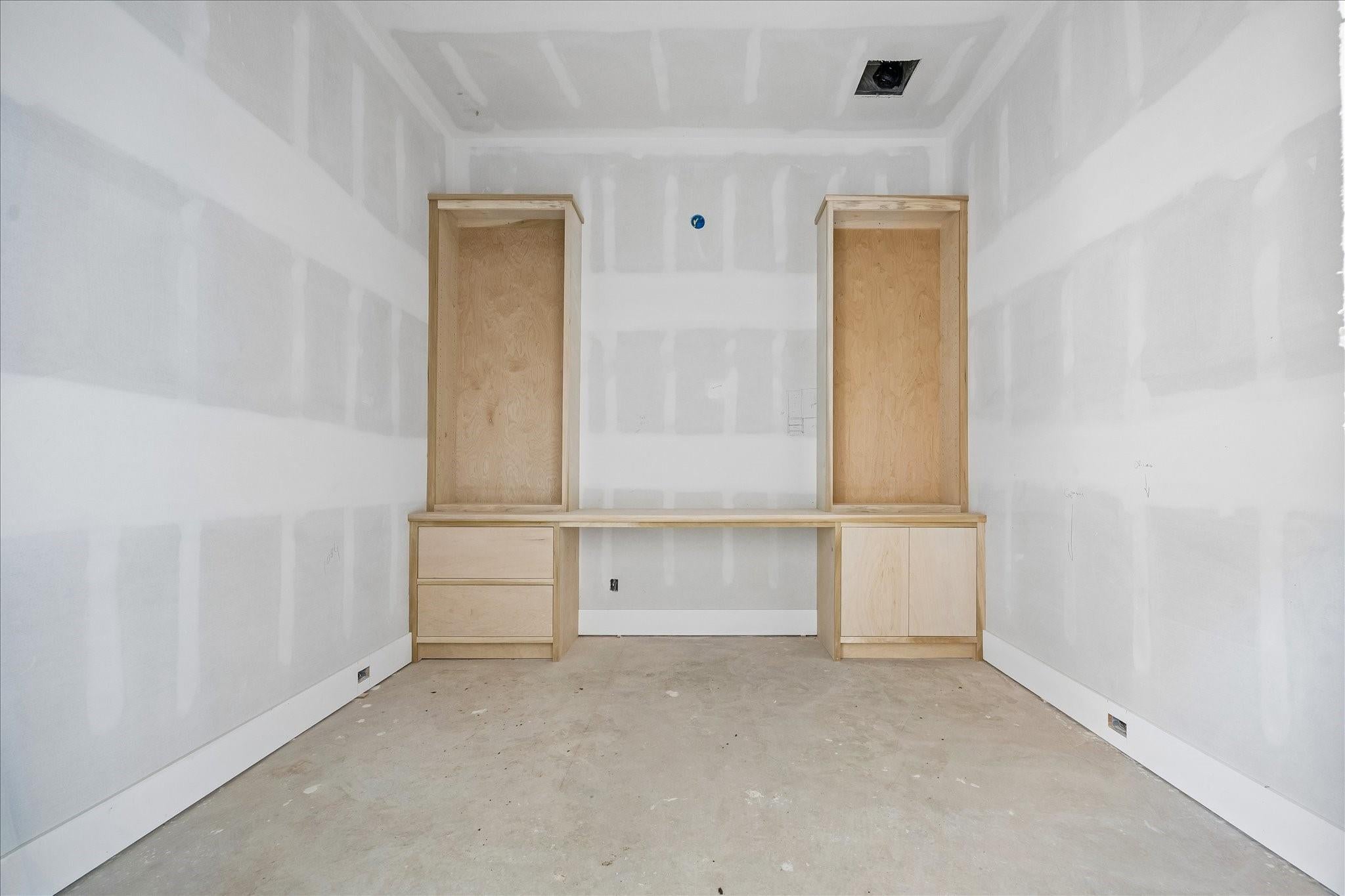 9050 Elizabeth Road