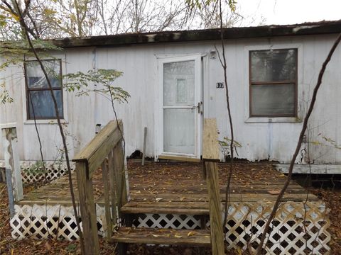 Photo of 437 8th Street, Dickinson, TX 77539 (MLS # 64113012)