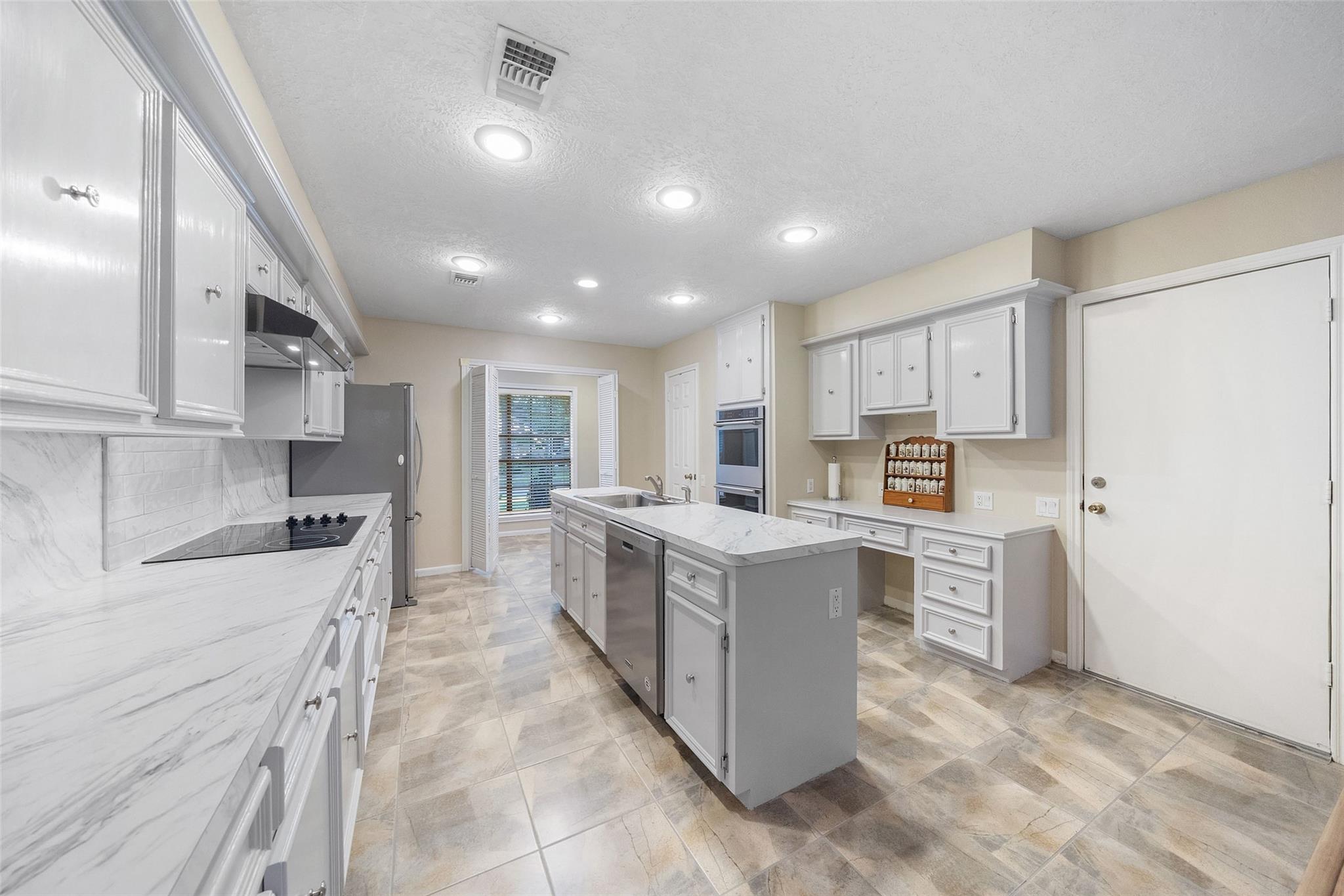 12155 Hawthorne Drive