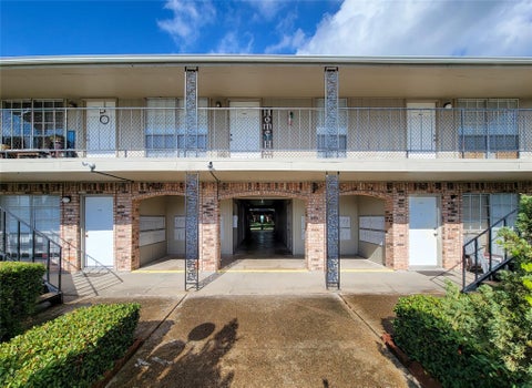 Photo of 5252 Twin City Highway #464, Groves, TX 77619 (MLS # 95562066)