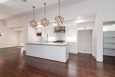 Photo of 3821 N Braeswood Boulevard #E, Houston, TX 77025 (MLS # 36013839)