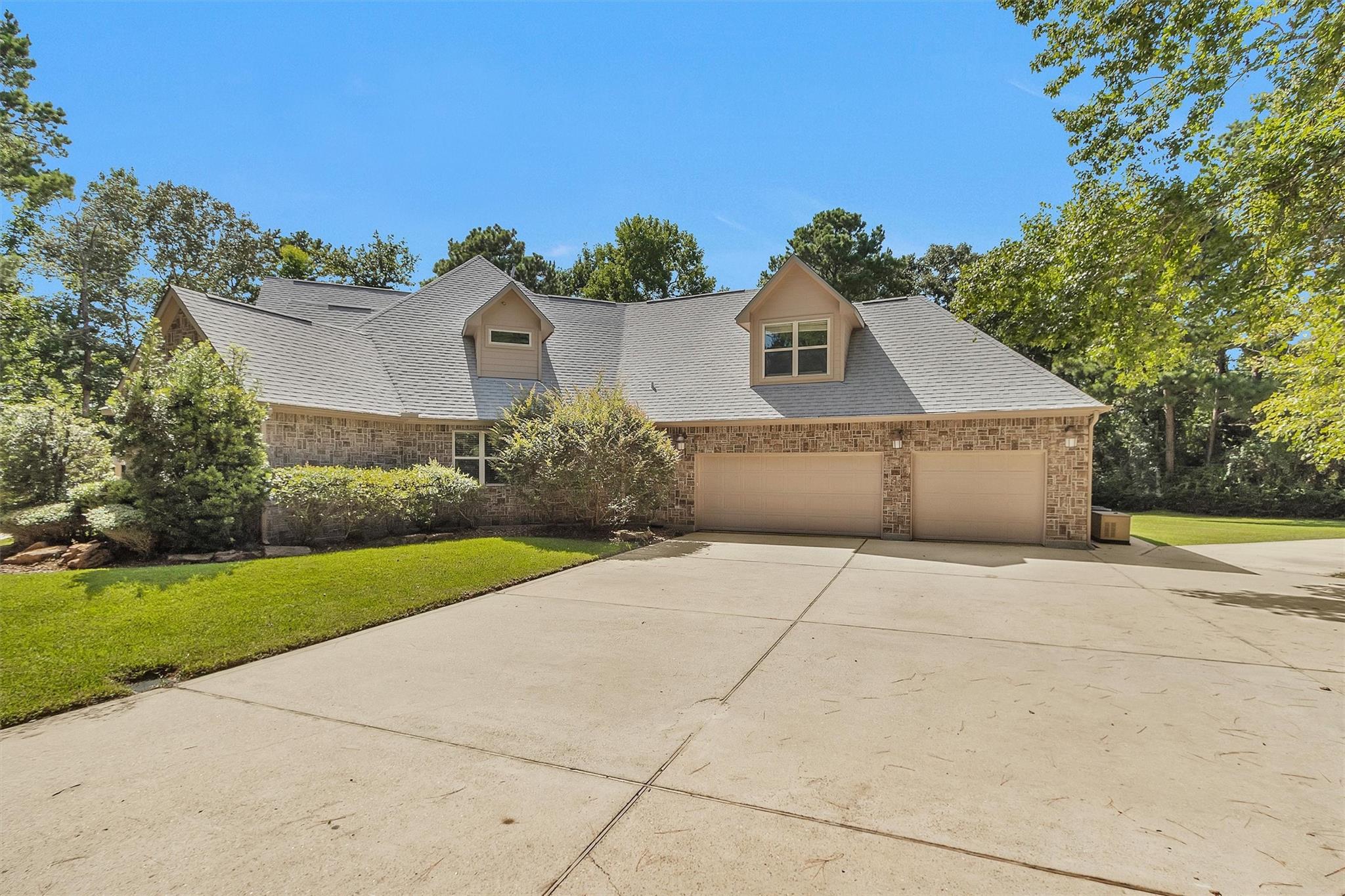 11018 Lake Windcrest