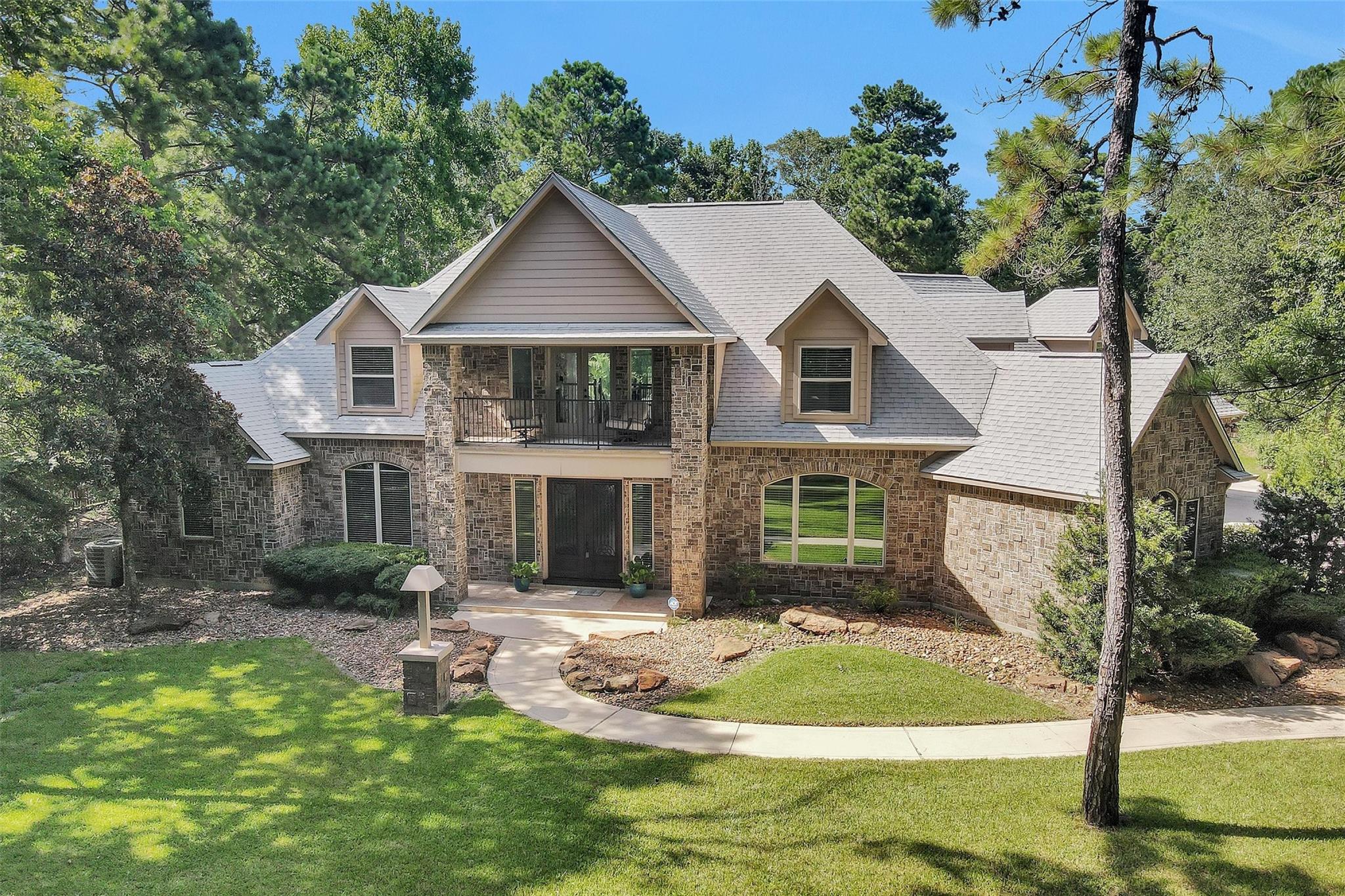 11018 Lake Windcrest