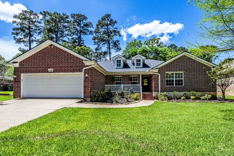 Photo of 1916 Greentree Drive, Huntsville, TX 77340 (MLS # 77490999)