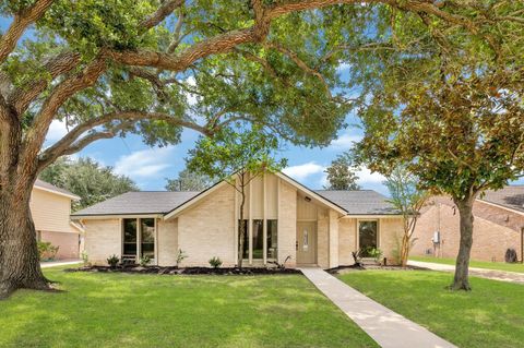Photo of 2906 Colonial Drive, Sugar Land, TX 77479 (MLS # 95654387) Photo of 2906 Colonial Drive, Sugar Land, TX 77479 (MLS # 95654387)