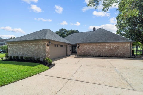 Homes For Sale - 44 Bendwood Drive<br/> Sugar Land, TX 77478