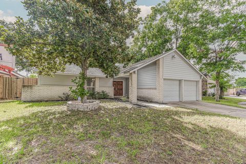 Photo of 8806 Lakeside Forest Drive, Houston, TX 77088 (MLS # 71175980)