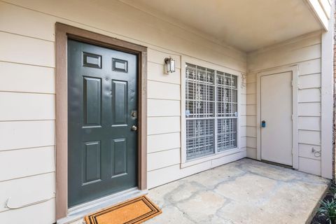 Photo of 2626 Holly Hall St #715, Houston, TX 77054 (MLS # 77069847)