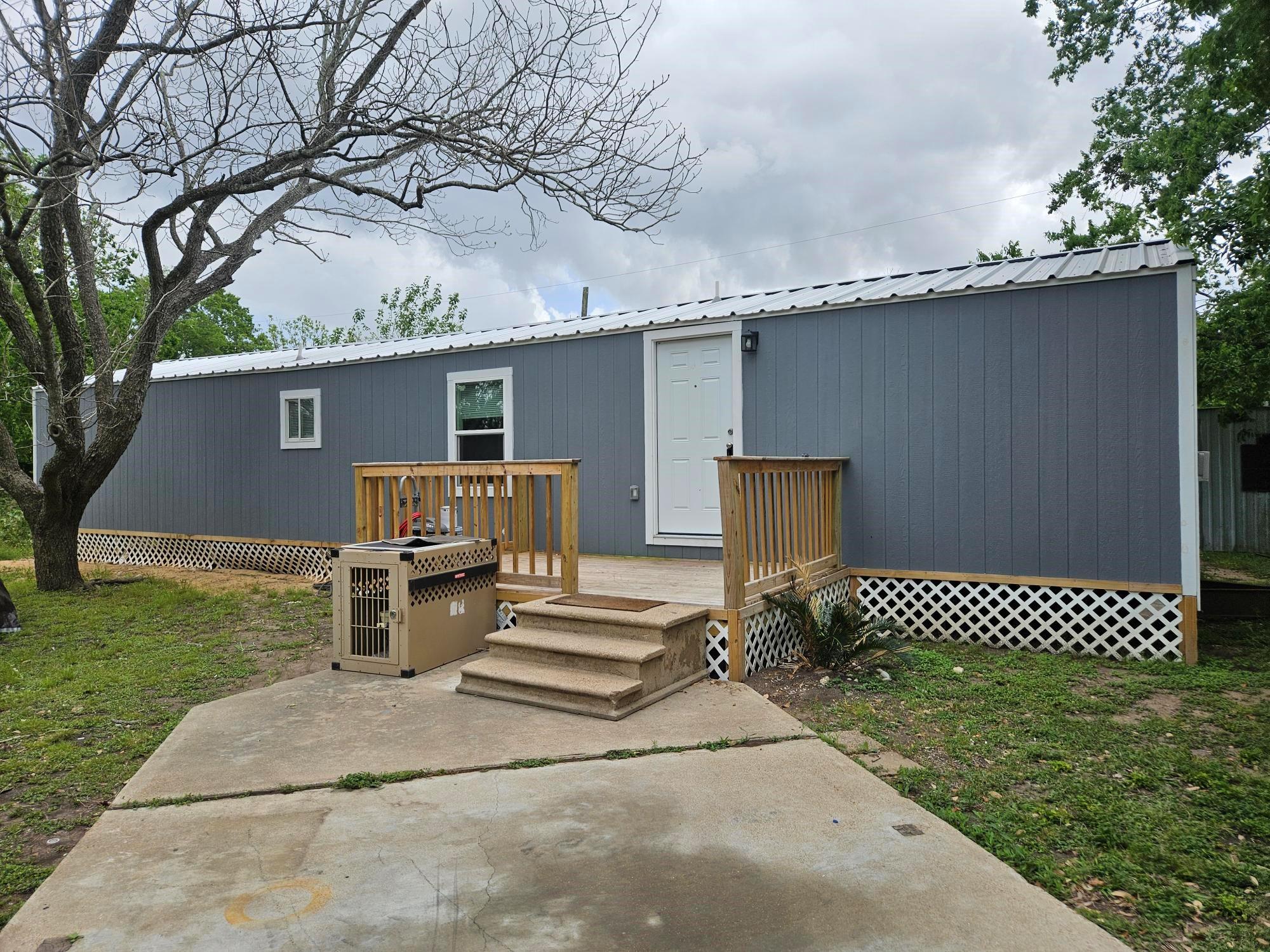723 RR Alamo Street