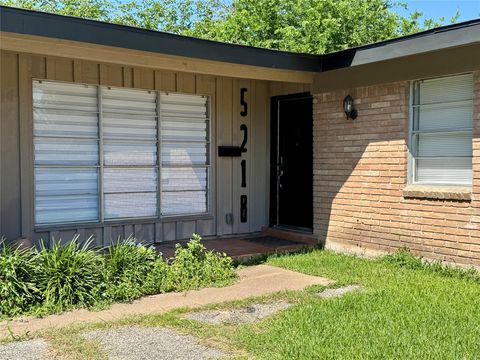 Photo of 5218 Willowbend Boulevard, Houston, TX 77096 (MLS # 3404423)