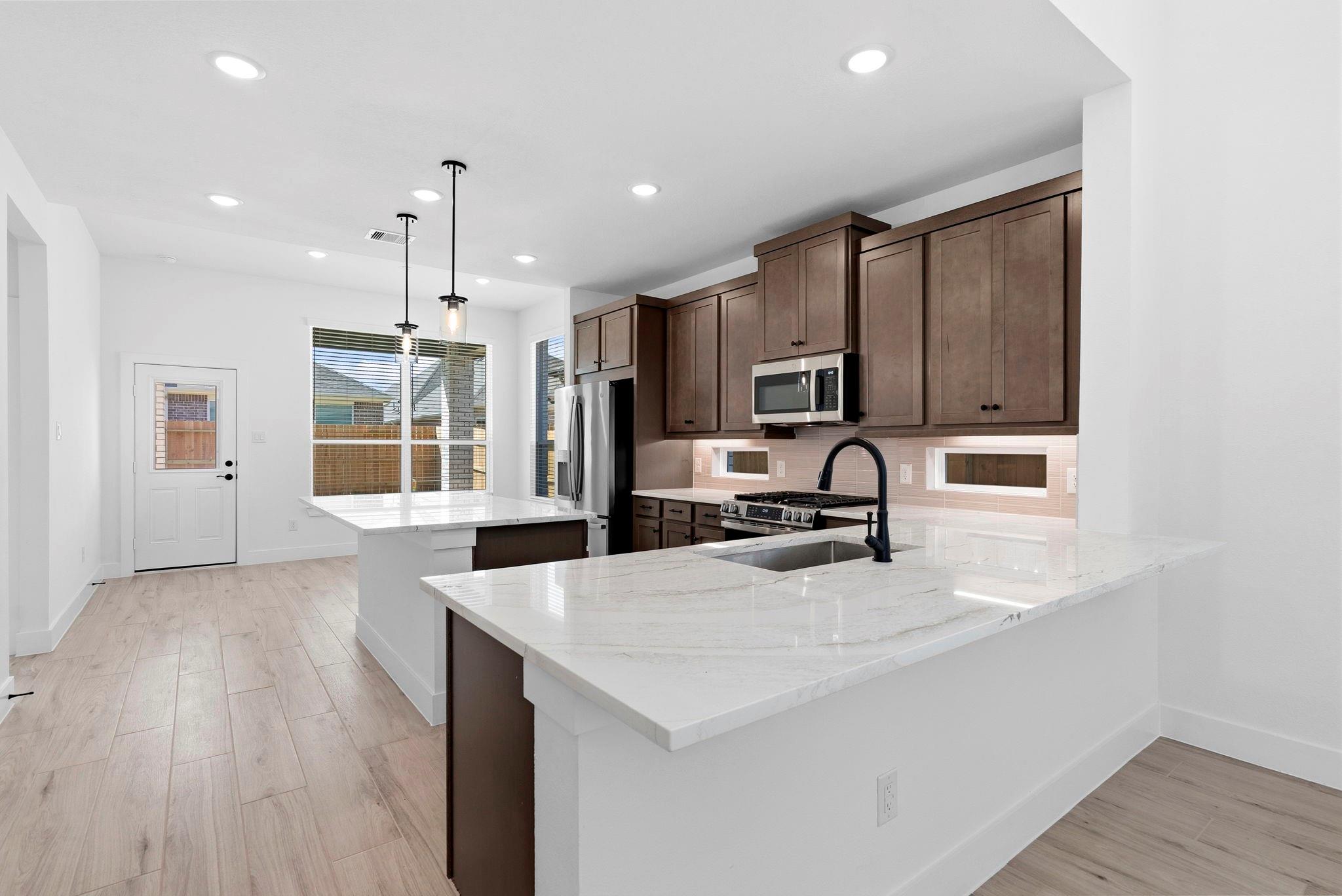 2326 Garden Arbor